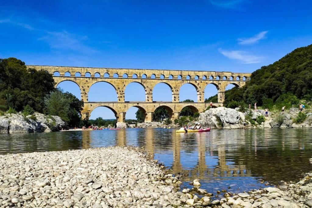 Insolite Studio -La Tour Des Templiers- Montfrin Εξωτερικό φωτογραφία