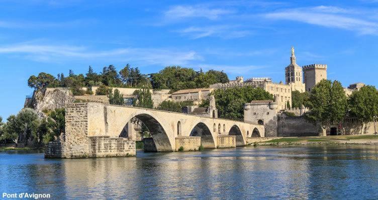 Insolite Studio -La Tour Des Templiers- Montfrin Εξωτερικό φωτογραφία